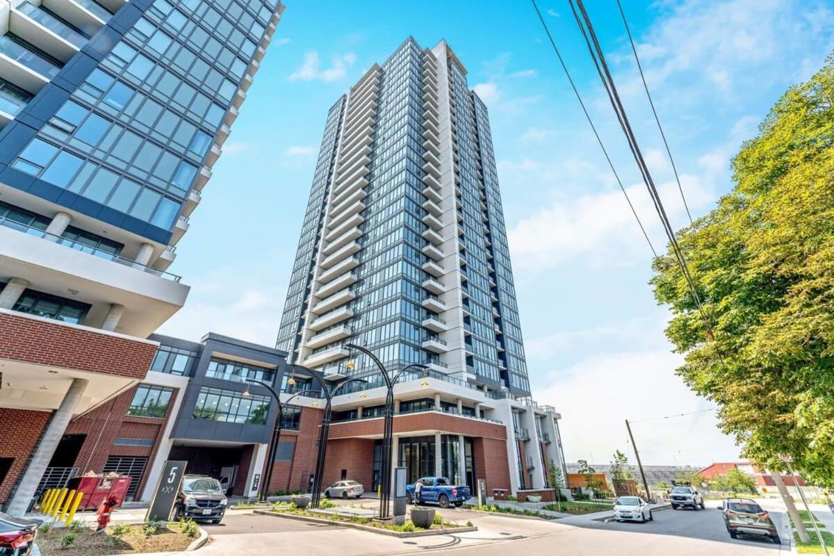 Stylish 2Br Condo - Balcony - Stunning City View Kitchener Εξωτερικό φωτογραφία