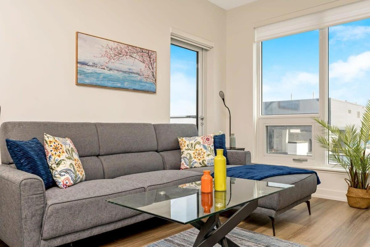 Stylish 2Br Condo - Balcony - Stunning City View Kitchener Εξωτερικό φωτογραφία